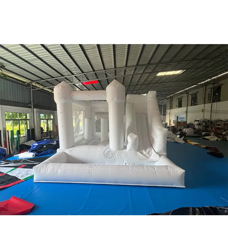 Kastil Lompat Inflatable Putih dengan Seluncuran dan Kolam Bola, Kombinasi Rumah Lompat Inflatable