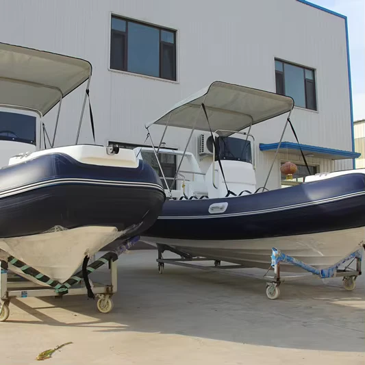 Bateau pneumatique RIB gonflable en fibre de verre de luxe PVC Hypalon 520 pour la pêche et le divertissement familial