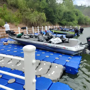 Muelle flotante modular de HDPE duradero con bisagra para moto de agua, capacidad de carga de 350 kg/m
