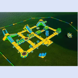 Haltbarer schwimmender Wasserhindernisparcours, aufblasbares Wasserpark-Spiel, Aqua-Park im Sommer