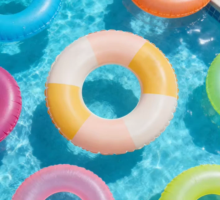 Anello da piscina gonfiabile a tre colori accattivante in giallo, bianco e rosa per grande galleggiante in PVC e festa in spiaggia estiva