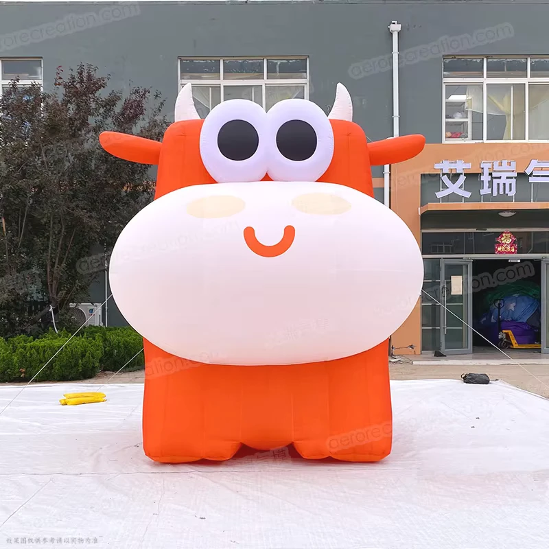 工場カスタム 巨大膨張式アニメキャラクター牛マスコット 再利用可能な膨張式アニメ牛キャラクター