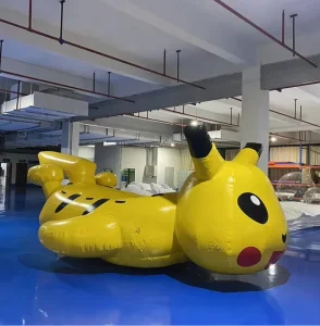 Modello Gonfiabile di Barchetta Pikachu Personalizzata per Pubblicità con Design di Grande Carattere, Impermeabile e Resistente al Sole in Vendita