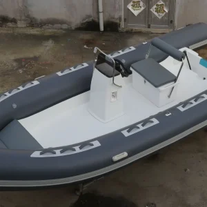 Fabrieksnieuw ontwerp opblaasbare visboot met 0,9 mm fiberglass romp, sportjacht voor watersport, OEM ODM ribboot, China