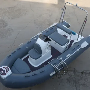 Factory Outlet 3.9m Inflatable Rib Boat with Center Console RIB 390 for Fishing and Water Sports