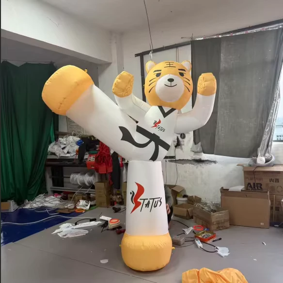 Fabrieksprijs LED Verlichting Opblaasbare Taekwondo Jongens Cartoon Personage Reclame Opblaasbare voor Effectieve Promotie