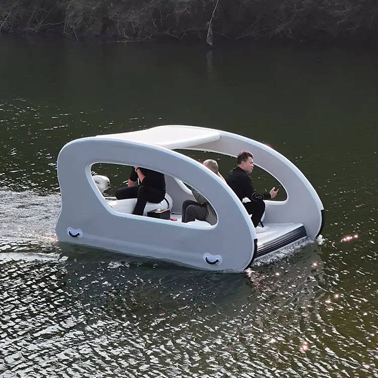 Schwimmende elektrische aufblasbare Wasserrutsche solarbetriebene luxuriöse aufblasbare Hausbootmotor für Wasserfreizeitaktivitäten