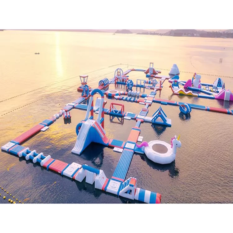 Parc aquatique flottant gonflable amusant, équipement de jeu aquatique