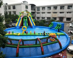 巨大商業用インフレータブルウォータースライド インフレータブルアクアウォーターパーク 子供と大人用のスイミングプール付き