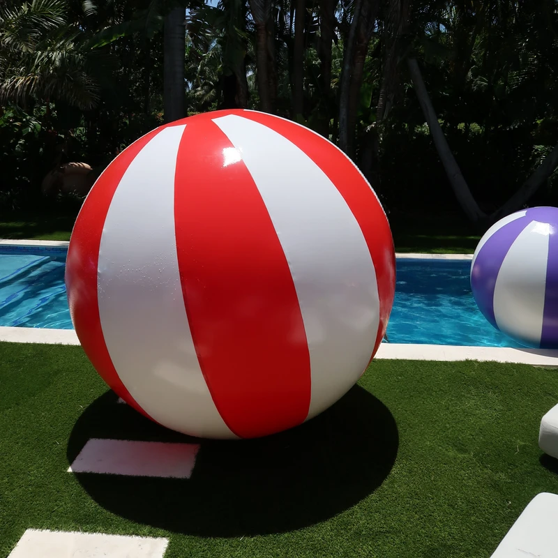 Riesige aufblasbare Strandbälle PVC bunte Poolparty schwimmende Bälle Sommer Strandspielzeuge mit individuellem Logo-Druck OEM