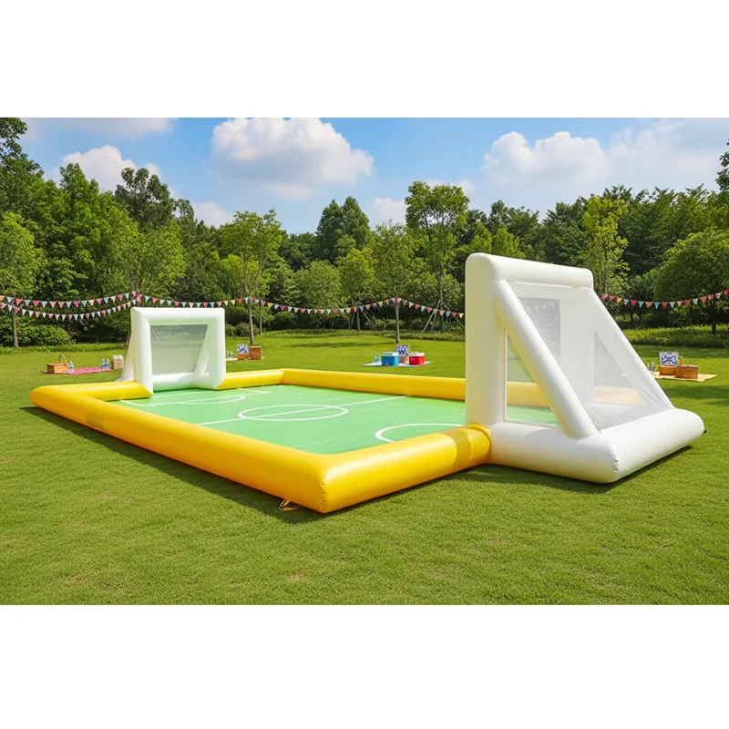 Riesiges aufblasbares PVC-Fußballfeld mit Rutschbahn und Seife 300-500 kg Kapazität für Kinder im Alter von 2-10 Jahren