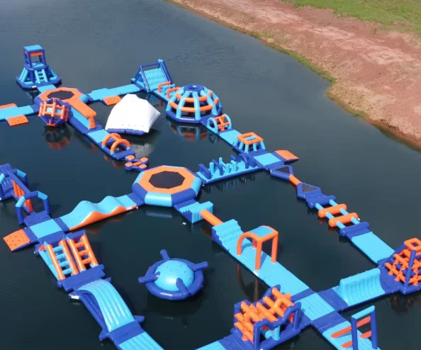 Giant Opblaasbaar Waterglijbaan Platform Drijvend Aqua Park Obstakel voor Meer Waterparkuitrusting Volwassenen Kinderen
