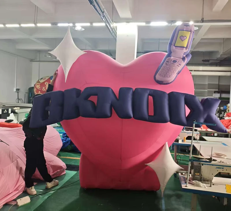 Decoração de Evento de Promoção de Novo Design Gigante Modelo de Coração Inflável em PVC de Alta Qualidade, com mais de 12 pés de altura