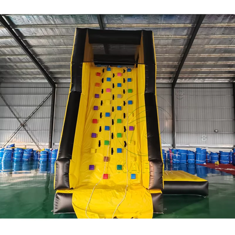 거대한 노란색 충 inflatable 클라이밍 벽 다채로운 손잡이 및 안전 착지 패드가 있는 실내 및 실외 스포츠 활동용