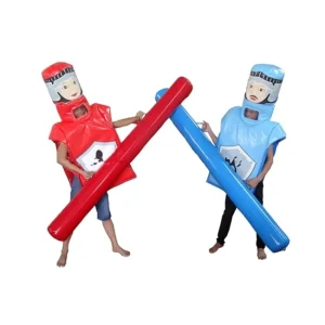 Costumi e bastoni gonfiabili per il gioco di combattimento dei gladiatori