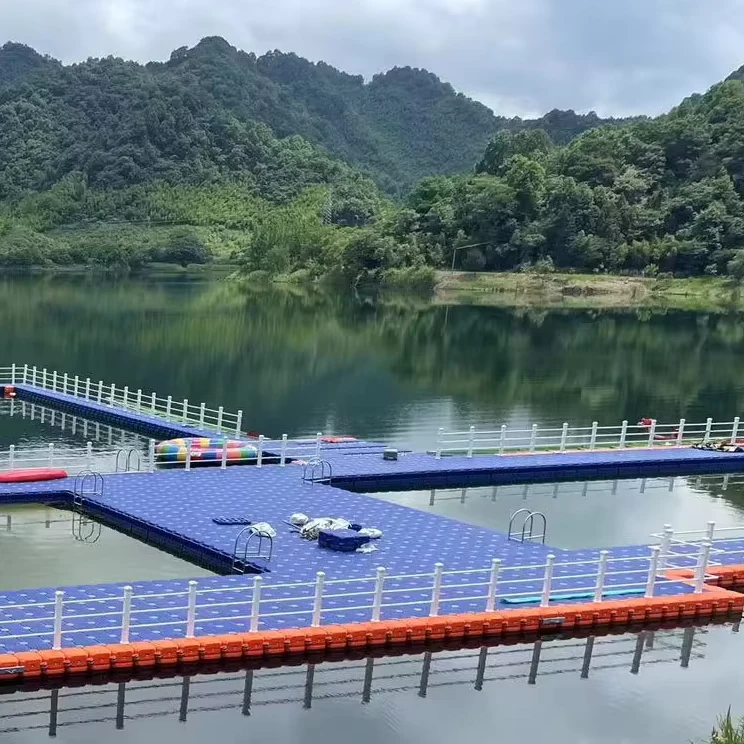 HDPE Schwimmende Pontons, rutschfest, hohe Auftriebskraft, modulare Dockblöcke für Wassersport