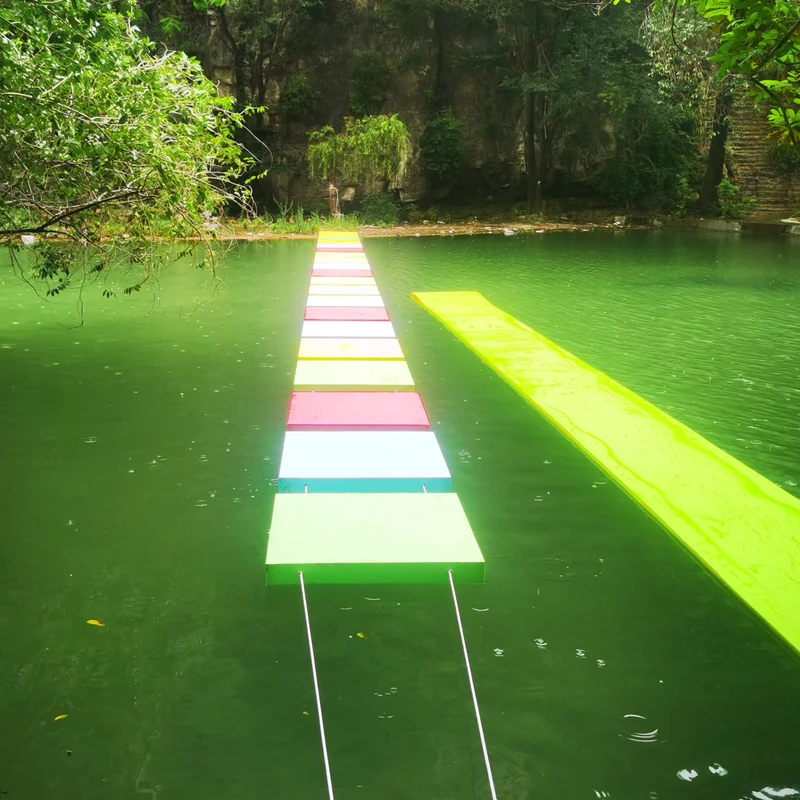 Robuste EVA Schwimmende Gehwegbrücke Wasserdicht Rutschfest UV-beständig Ideal für Pools, Seen, Wasserparks