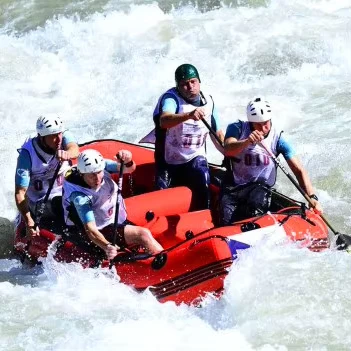 Rakit Inflatable PVC berkualitas tinggi, tahan lama, CE 0.9mm 1.8mm untuk arung jeram