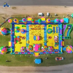 Parque infantil comercial inflable portátil de alto rendimiento, material de PVC, 200 pasajeros, garantía de 3-5 años, certificado CE
