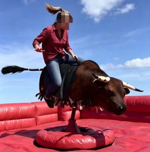 Hyper Realistic Mechanical Bull with Textured Hide Commercial Rodeo Bull Simulator for Rental and Amusement Parks