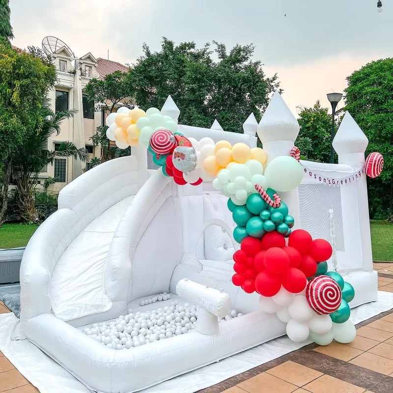 บ้านกระโดดพีวีซีสีขาวเชิงพาณิชย์ในร่มและกลางแจ้งพร้อมสไลด์และบ่อบอล ปราสาทกระโดดสำหรับเด็ก สำหรับงานปาร์ตี้และงานแต่งงาน