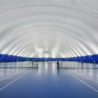 Cúpula Inflável para Desportos, Estrutura de Membrana Revestida em PVDF para Estádio Multiuso de Basquetebol e Ténis