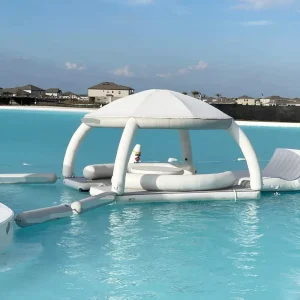 Mesa flotante inflable para yate en el agua con toldo, sofá inflable y fila flotante