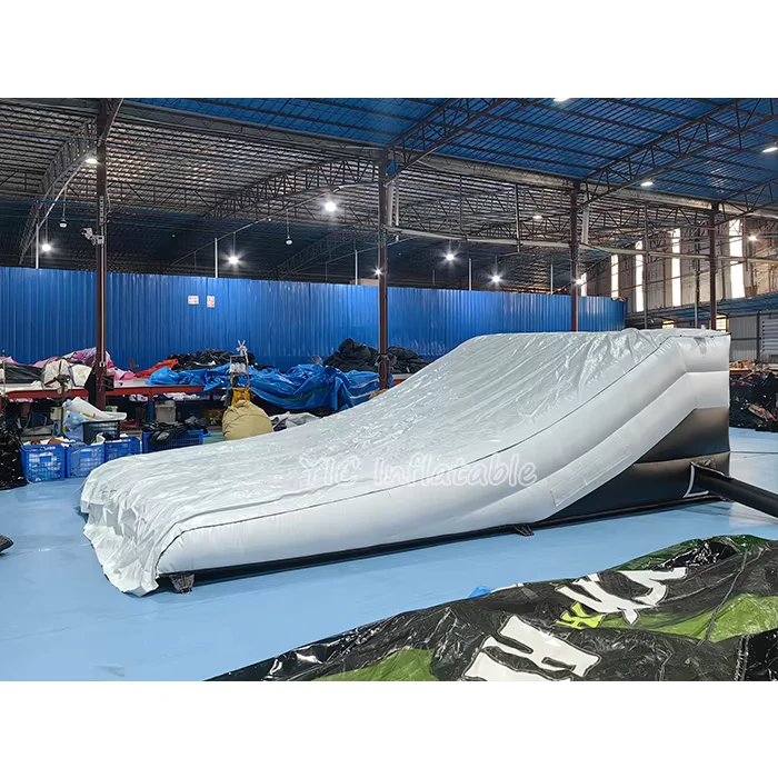 Rampas de aterragem infláveis de freestyle profissionais com topo macio para desportos radicais, OEM personalizado