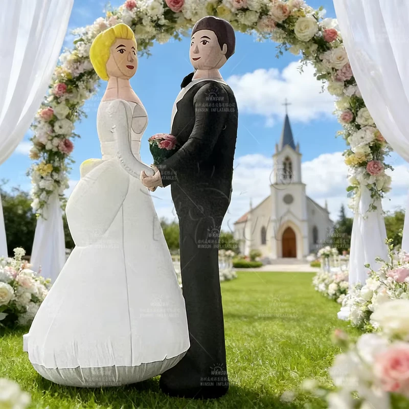 Aufblasbare riesige Braut- und Bräutigam-Cartoonfiguren für Hochzeitsgartenpartys, Außenbogen-Hintergrund, PVC-Werbe-Display