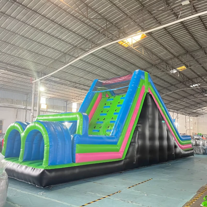 Curso de obstáculos inflable con pistolas Nerf para adultos