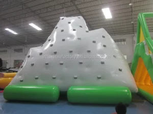 인플레이터블 PVC 아이스버그 해양 클라이밍 월 장난감, 500kg 이상의 용량, 맞춤형 크기 플로트 수상 게임