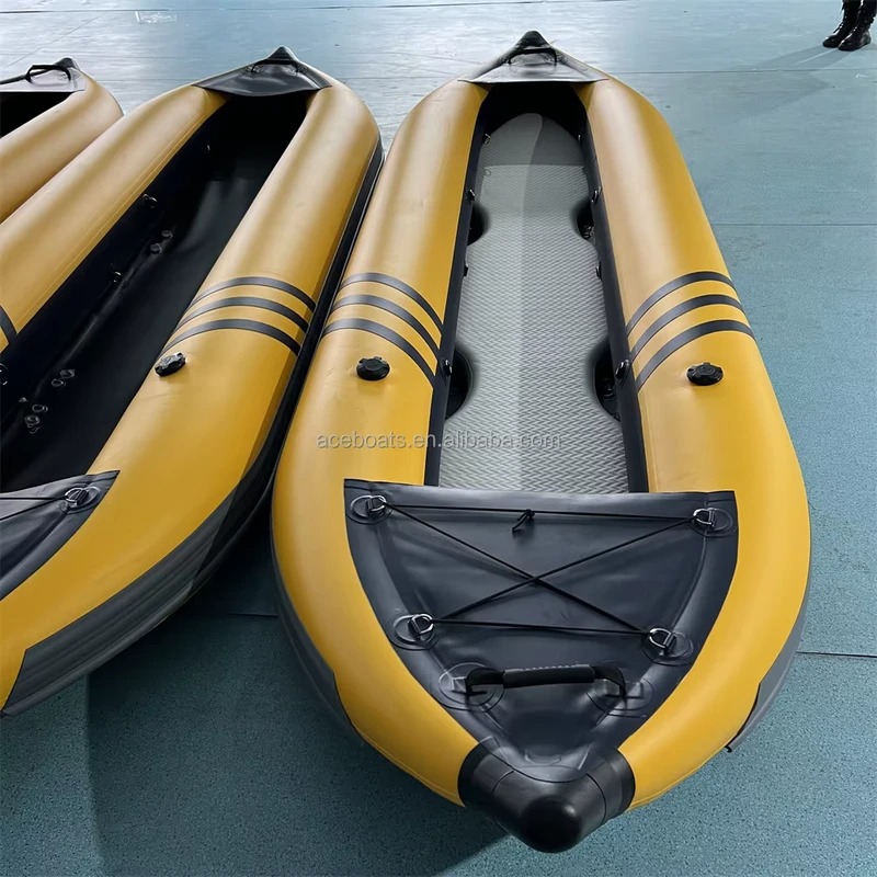 Kayak inflable de pedales para pesca en aguas bravas