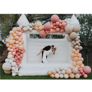 Castillo hinchable rosa para fiestas de boda