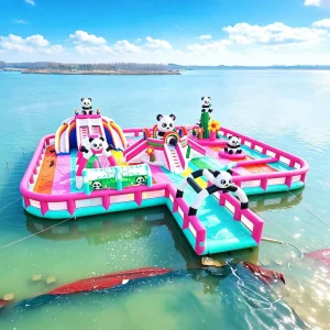 Aufblasbares Wasser Kinder Panda-Thema schwimmendes Schloss Spielzeug Wasserpark Aufblasbare Hüpfburg kommerzielle Trampolinrutsche