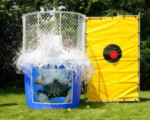 Inflatable Water Dunk Tank Game Splash Dunking Booth For Summer Water Amusement
