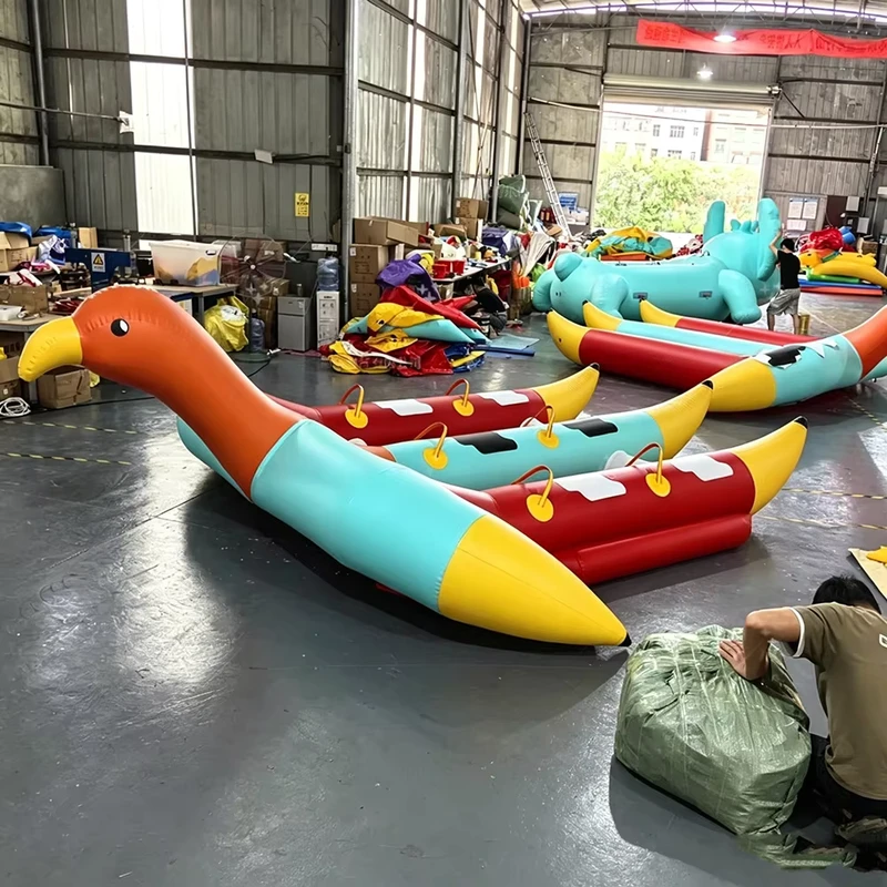 インフレータブル水飛ぶ鳥とインフレータブル飛ぶ魚 メーカー直販 モーターボートで水上バナナボートを牽引