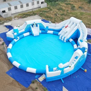 Parque Aquático Inflável para Resorts de Praia com Escorregas e Obstáculos para Uso Comercial em Praia Inflável