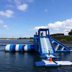 एक्वा पार्क के लिए ब्लॉब के साथ इन्फ्लेटेबल वॉटर टॉवर