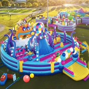 Castello Gonfiabile Commerciale Grande per Bambini e Adulti con Scivolo e Ostacoli in un Parco Tematico Gonfiabile