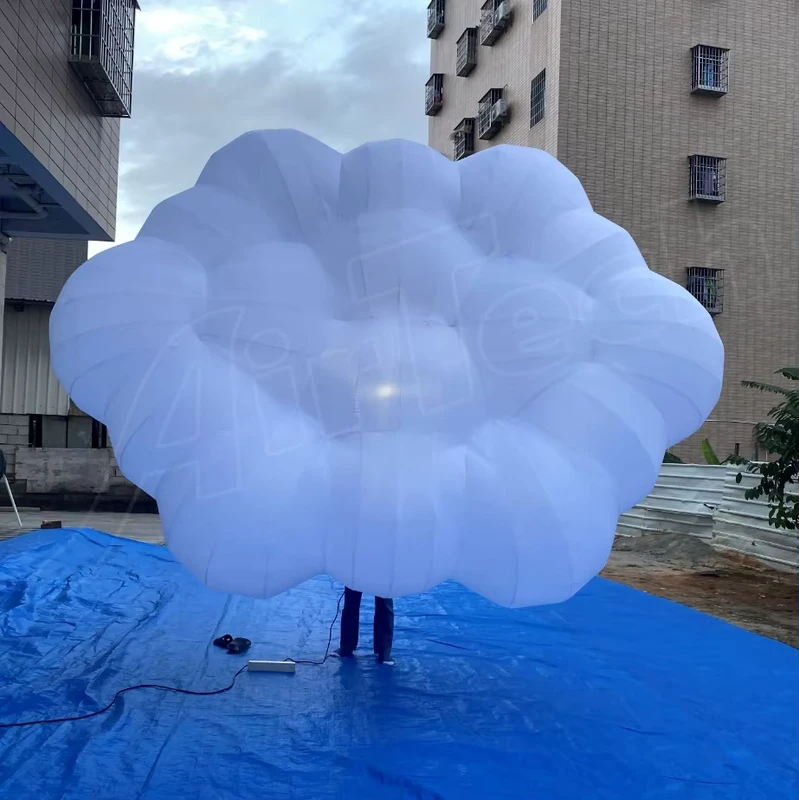 Decorazione per Eventi con Nuvola Gonfiabile Illuminata a LED - Pallone da Soffitto con Ventola Integrata e Facile Installazione