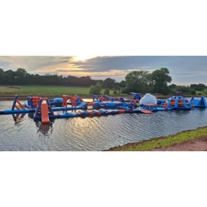 Großer Aufblasbarer Aqua Park Schwimmendes Wasser-Hindernisparcours für See Ozean Kommerzielle Wasserpark-Ausrüstung Erwachsene Kinder