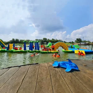 Großer aufblasbarer Aqua-Park-Hindernisparcours, Outdoor-Spielgeräte, aufblasbare schwimmende Wasserparks