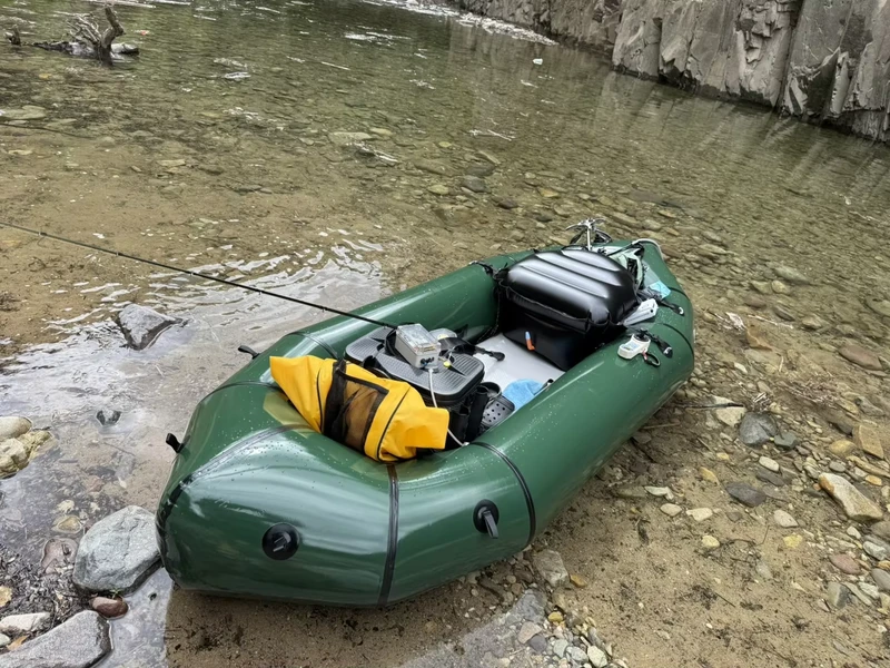 Lichtgewicht 254 cm 840d TPU Opblaasbare Stabiele Vissende Witte Water Rivier Packraft Whitewater Kajak Kano Ultralichte Boot