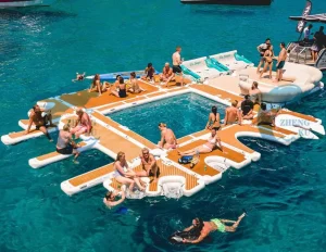 Jeu aquatique de luxe, yacht flottant gonflable, plateforme de baignade gonflable pour yachts et bateaux