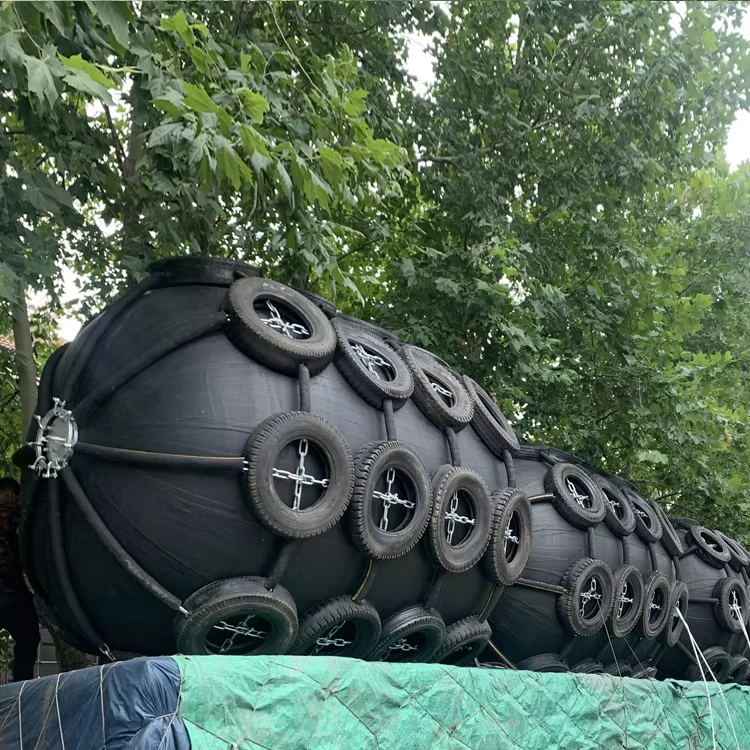 Fabrikanten cilindrische rubberen zwarte pneumatische scheepsfender ISO9001 gecertificeerd 0,5-4,5m voor jachthavens