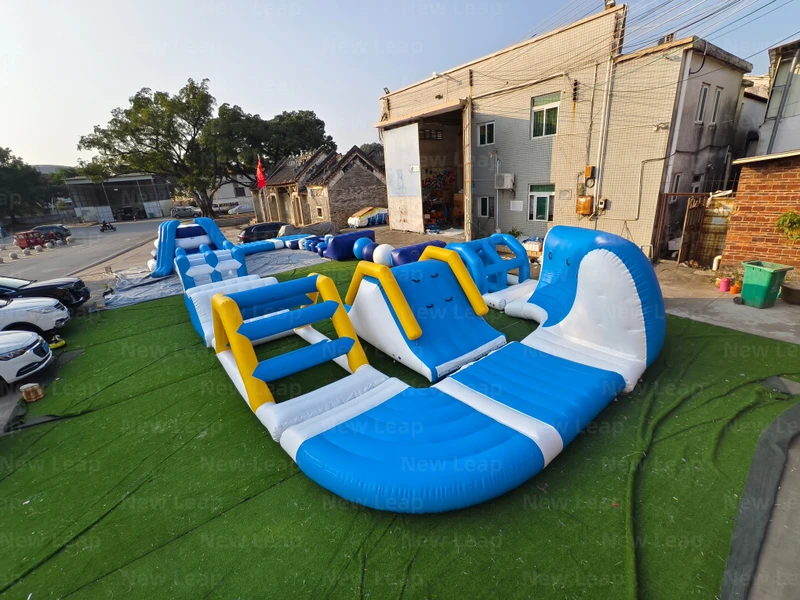 Neue Leap Wasser Spielgeräte Aqua Park Aufblasbare Wasser Freizeit Einrichtungen Wasserpark Rutsche Herausforderung Kombination für Pool