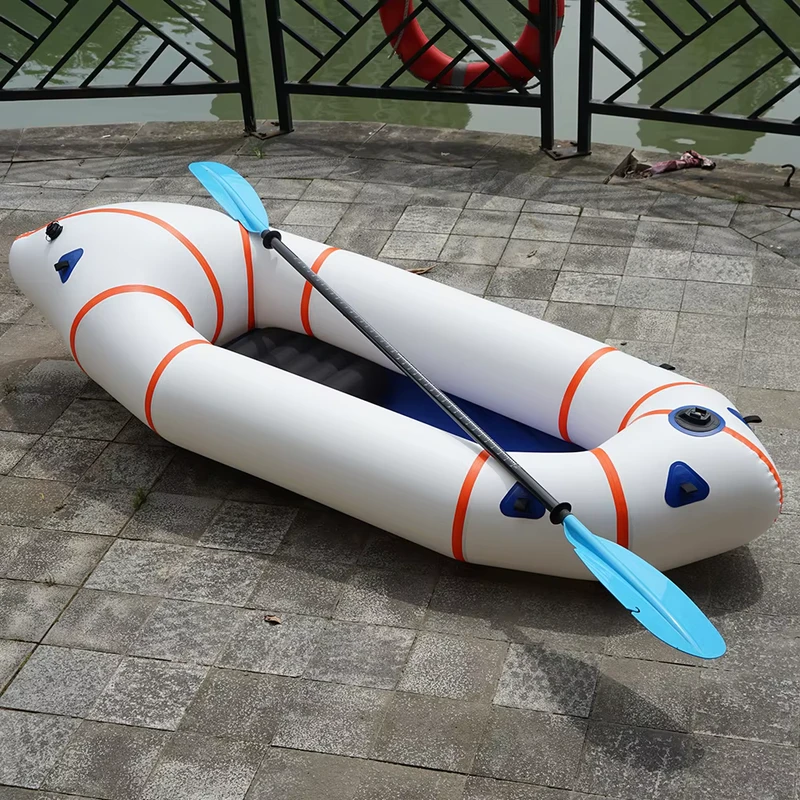 OEM Design 1 Person 70D Ultraleicht Wildwasser Packraft Aufblasbares Boot mit Finne Skeg für Fluss-Wildwasser-Bikepacking-Touren