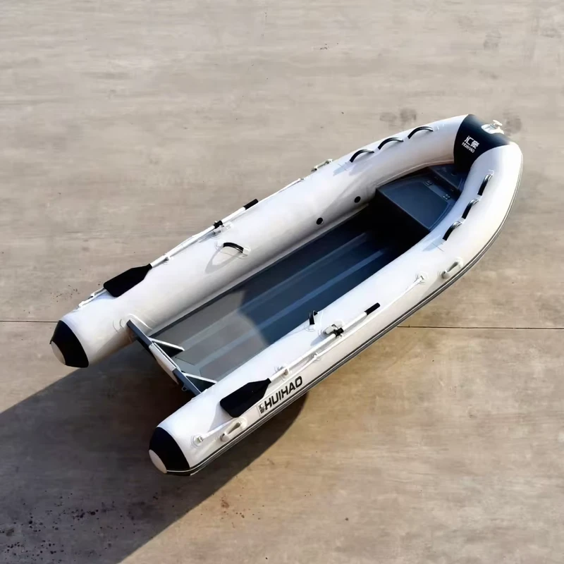 Barco de pesca de cabina abierta de 13 pies, casco de aluminio Hypalon RIB, yate inflable de 3.9 m con motor fuera de borda