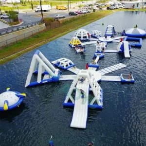 Outdoor-Kommerzieller aufblasbarer Hindernisparcours für Kinder mit schwimmendem Wasserpark & Trampolin zum Verkauf für den Einsatz am Meer oder See