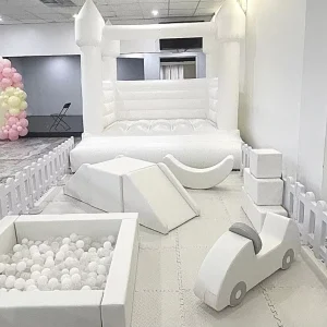Equipo de juego suave para niños de interior y exterior, set de juego suave blanco, alquiler para fiestas de cumpleaños, incluye castillo inflable